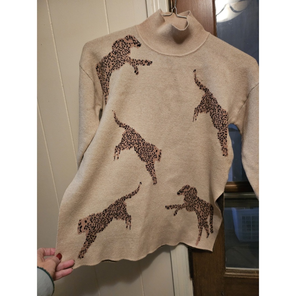 Beige Sweater W Leopards. Mock Turtleneck. Slit Sides Sz Small